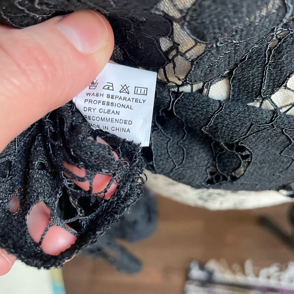 Black Lace Floral Pattern Shop - Picture 8 of 9